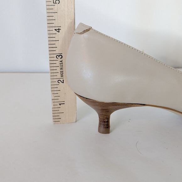 NWOT Talbots Beige pumps, size 7 - Picture 3 of 4